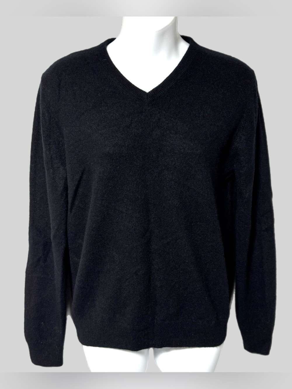 Quince Black Cashmere V Neck Sweater M Classic Quiet Luxury Minimalist